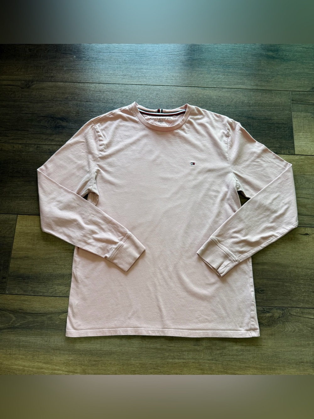 Womenโs Tommy Hilfiger Long Sleeve Crewneck Shirt